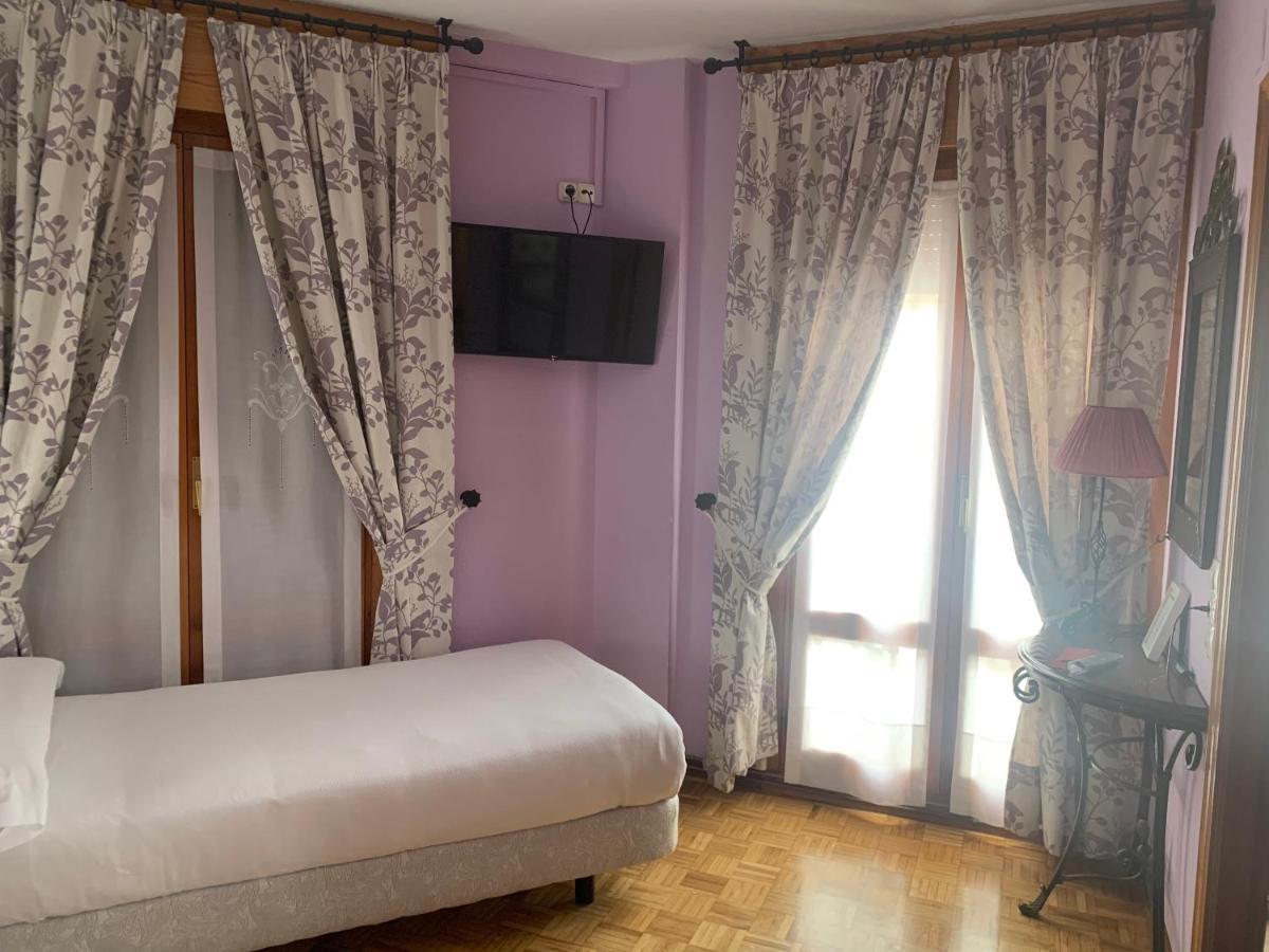 Hostal Docar Lerma Bagian luar foto
