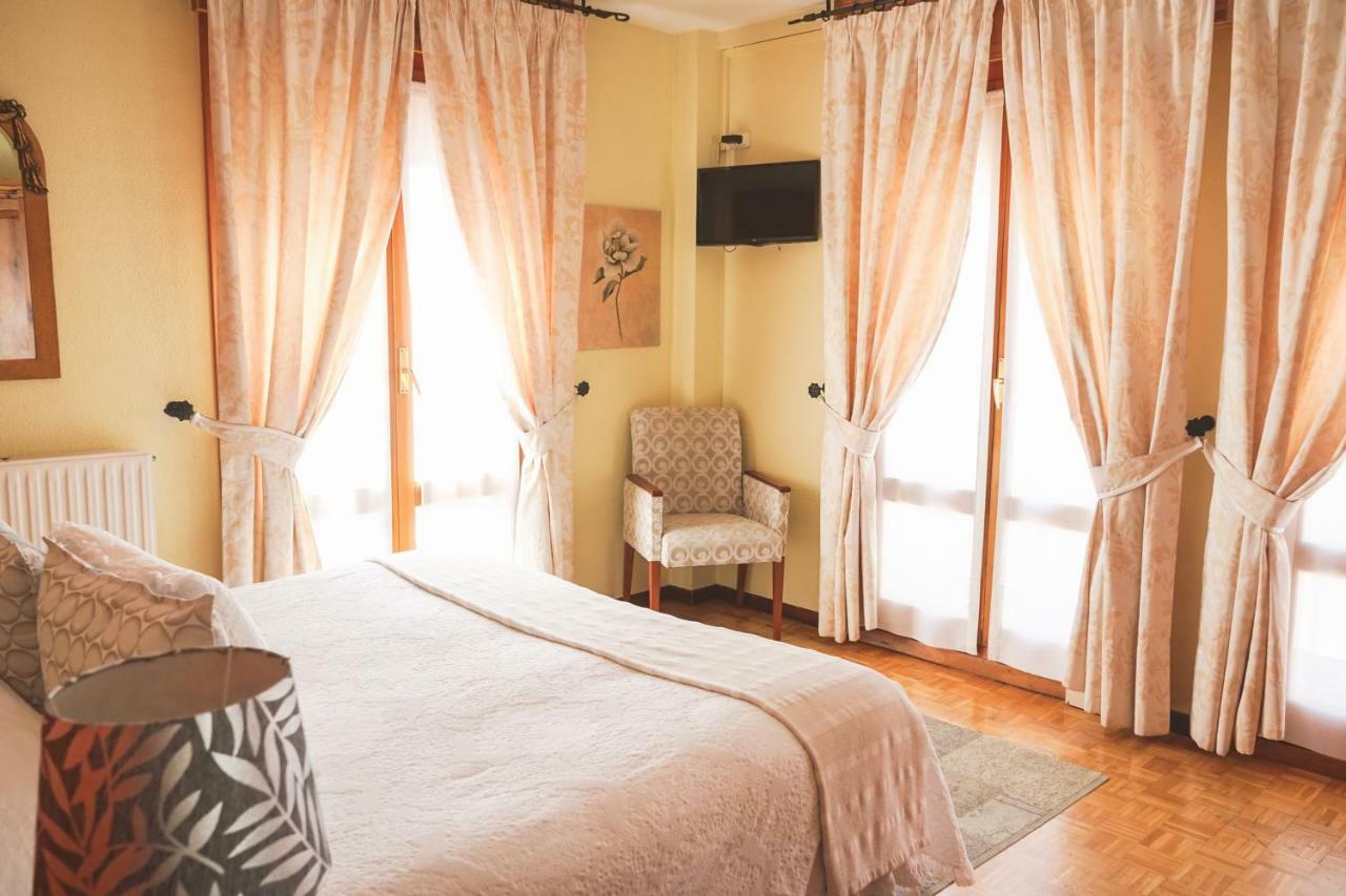 Hostal Docar Lerma Bagian luar foto